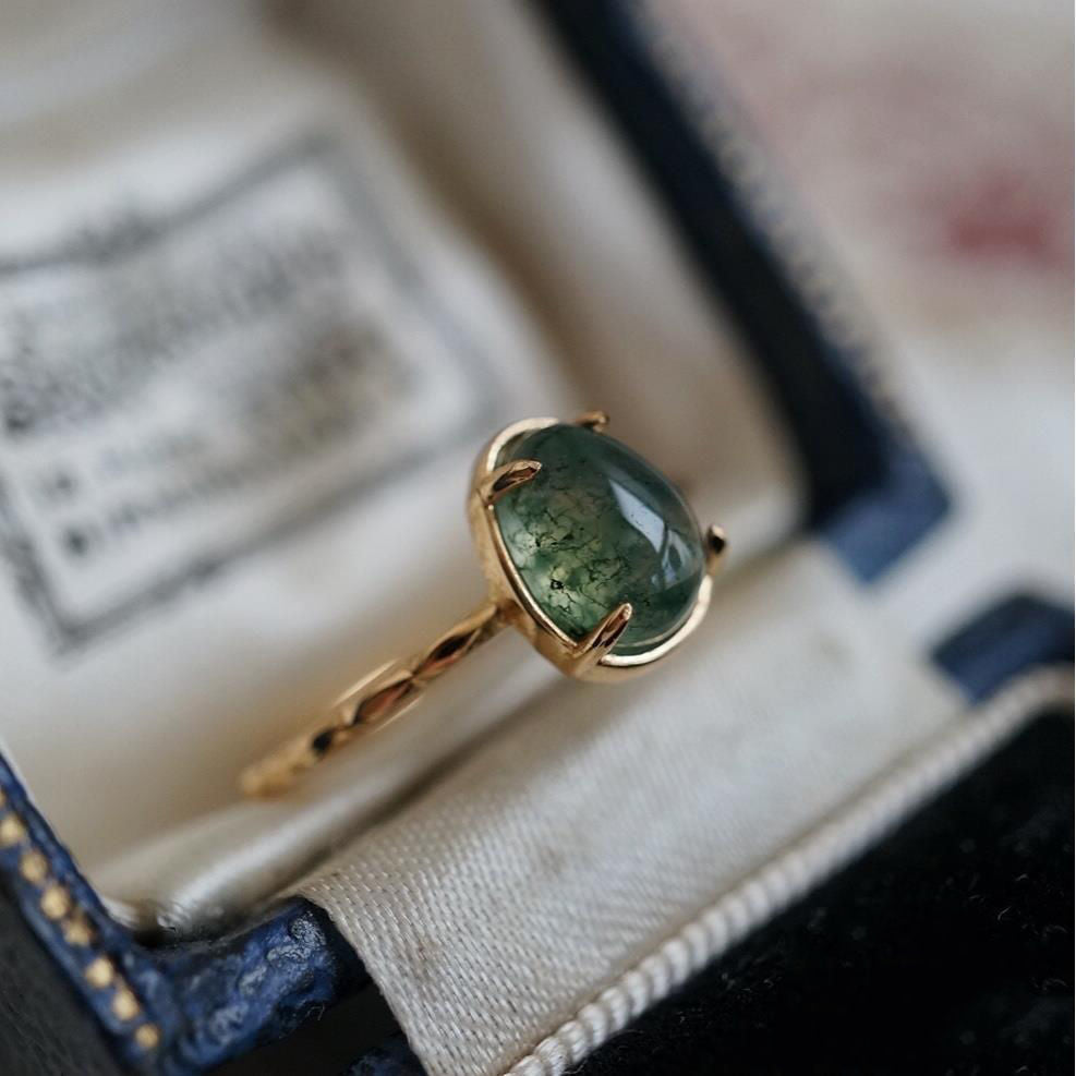 Women's Seaweed Green Stone Water Drop Ring